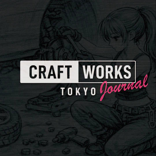 ホイールの隙間からのぞくブレーキキャリパーとディスクローター。摩擦によって制動力を生み出すブレーキの中枢イメージ。