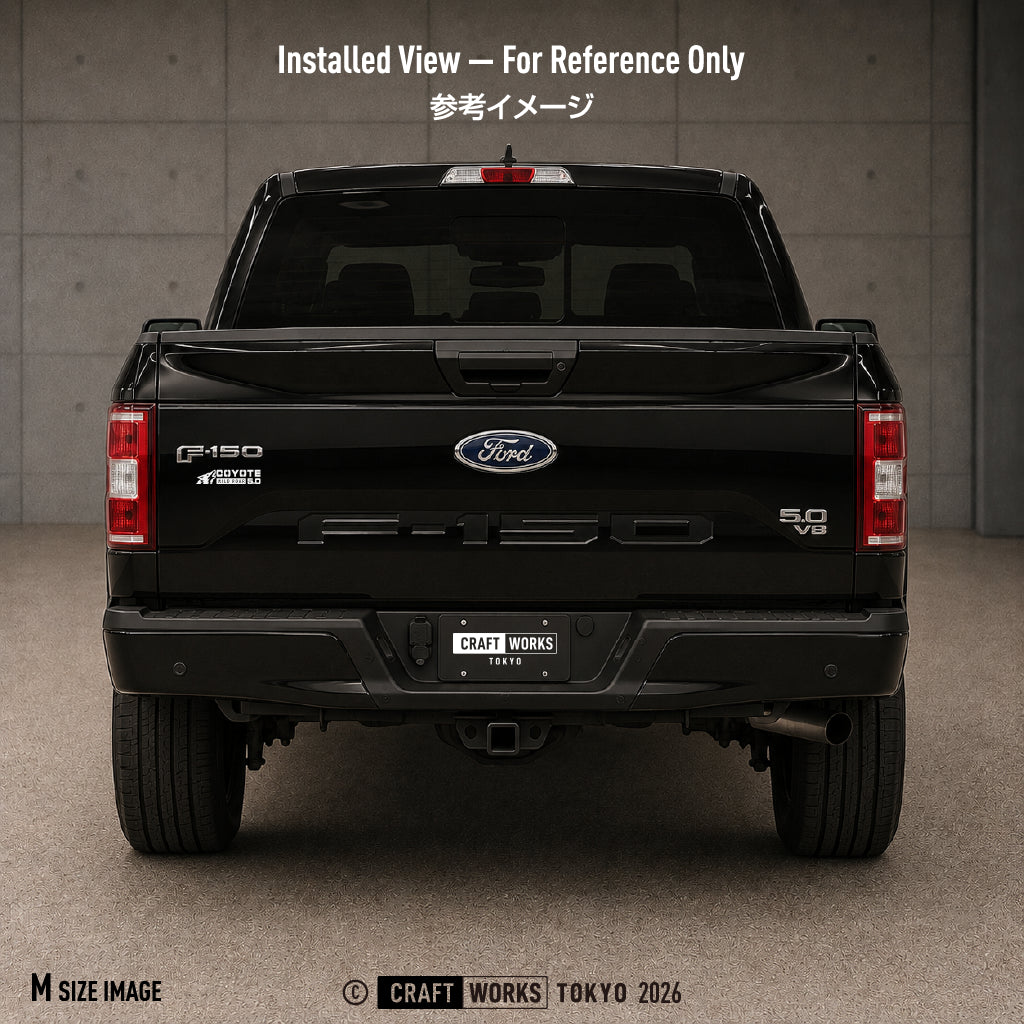 Image FORD F-150 にCOYOTE WILDROAR の白いステッカーを背面に貼り付けた画像
