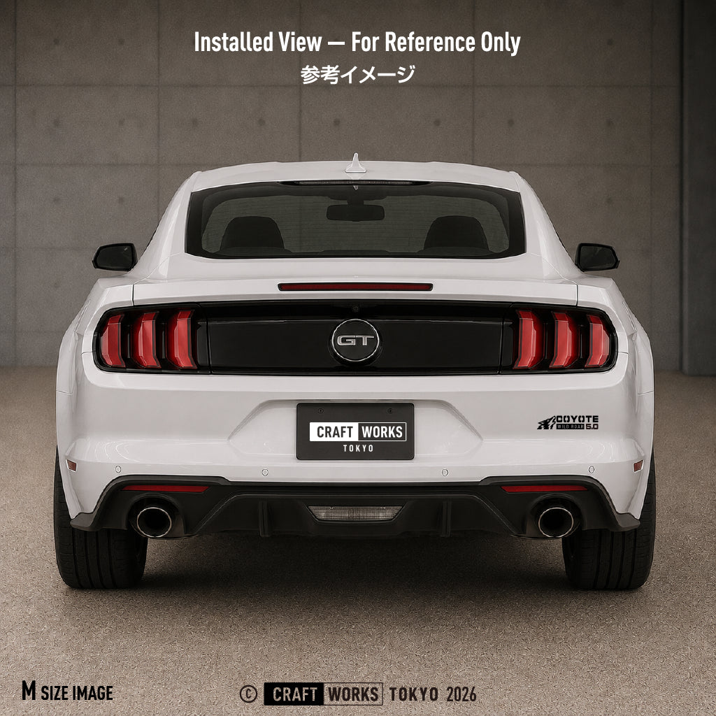 Image FORD MSUTANG GT にCOYOTE WILDROAR の黒いステッカーを背面に貼り付けた画像