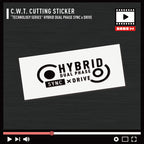 モーターとエンジンの同調（シンクロ）を表現した、次世代の走行性能を象徴するテック系ステッカー。